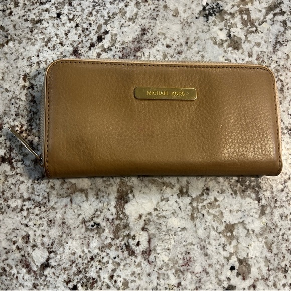 MICHAEL KORS WOMENS BEIGE LEATHER MEDIUM WALLET ZIP AROUND 4” X 8” - Picture 1 of 10